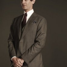 James Frain nel ruolo di Fleming in una foto promozionale di The Cape