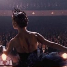 Natalie Portman balla nel ruolo di Odette in Black Swan