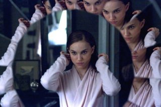 Natalie Portman in una impressionante immagine del thriller Black Swan