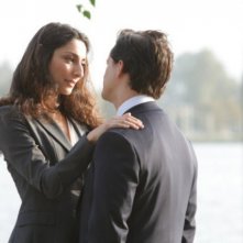 Necar Zadegan e Clifton Collins, Jr. nell'episodio Your World to Take di The Event