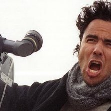Una smorfia di Alejandro Gonzalez Inarritu sul set di Biutiful