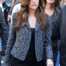 Denise Richards al The Grove per fare un'intervista con Mario Lopez a Los Angeles