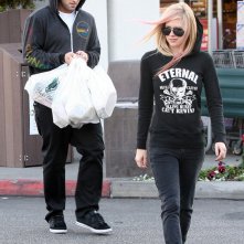 Avril Lavigne seguita da Brody Jenner fanno shopping a Bristol Farms in Beverly Hills, il 24 novembre 2010