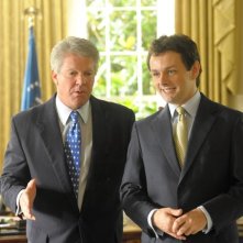Dennis Quaid e Michael Sheen in una sequenza del film I due presidenti