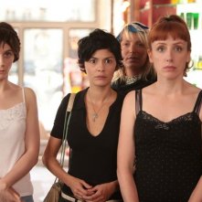 Audrey Tautou tra Judith Chemla e Stéphanie Lagarde in un'immagine di De vrais mensonges
