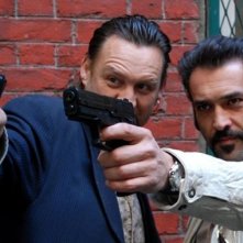 Jean-Pierre Martins e Aurélien Recoing in una scena del film L'étranger