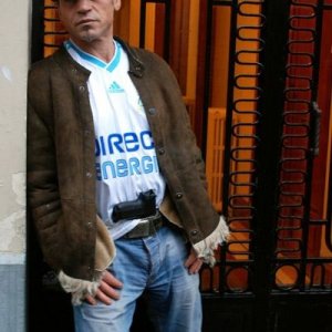 Jo Prestia nel film L'étranger