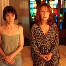 Judith Chemla con Nathalie Baye nel film De vrais mensonges