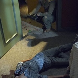 Michael C. Hall e Angela Bettis in una scena dell'episodio Hop a Freighter di Dexter