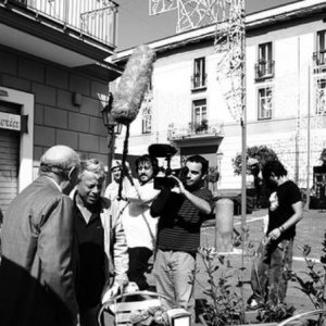 Paolo Rossi con Emanuele Dell'Aquila e Alessandro Di Rienzo in una scena di RCL - Ridotte Capacità Lavorative