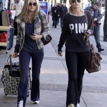 Aly e AJ Michalka con i bagagli per le strade di Vancouver