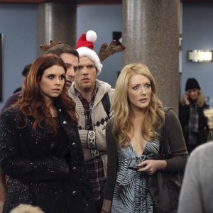 Joanna Garcia, Jake Lacy e Jennifer Finnigan in Better With You nell'episodio Better With Christmas Crap