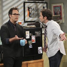 Jonathan Sadowski e Todd Stashwick in $#*! My Dad Says nell'episodio Family Dinner for Schmucks