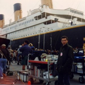 Il make up artist Giulio Pezza sul set del film Titanic, di James Cameron
