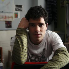 Oriol Vila nei panni di Ramiro in Todas las canciones hablan de mí