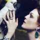 Clive Owen e Julianne Moore brillano tra i diamanti di Bulgari