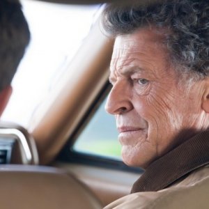 John Noble in una scena dell'episodio Marionette di Fringe