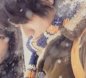 Ken'ichi Matsuyama e Rinko Kikuchi in una intensa immagine del film Norwegian Wood