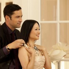 Lucy Liu ed Enrique Murciano in una scena di Marry Me