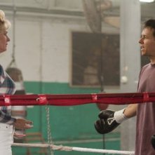 Melissa Leo e Mark Wahlberg in una scena di The Fighter
