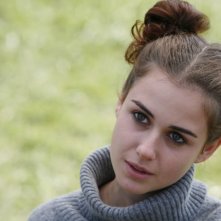 Un primo piano di Nina Torresi nel film La bellezza del somaro