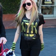 Avril Lavigne da Fred Segal a Melrose Ave in West Hollywood
