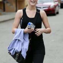 Julianne Hough lascia la palestra dopo un allenamento a Studio City