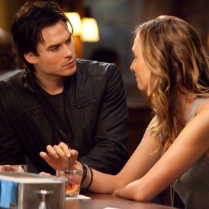 Damon (Ian Somerhalder) e Jules (Michaela McManus) in By the Light of the Moon di Vampire Diaries