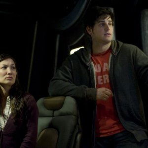 Lisa (Jennifer Spence) e Eli (David Blue) nell'episodio Resurgence di Stargate Universe