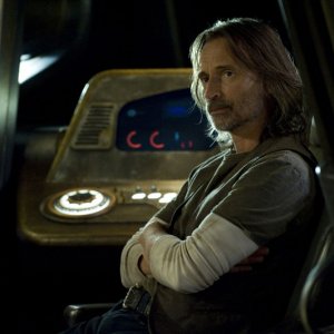 Robert Carlyle in una scena dell'episodio Resurgence di Stargate Universe