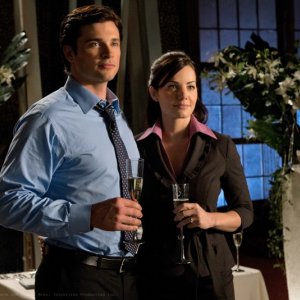 Tom Welling e Erica Durance in un momento dell'episodio Icarus di Smallville