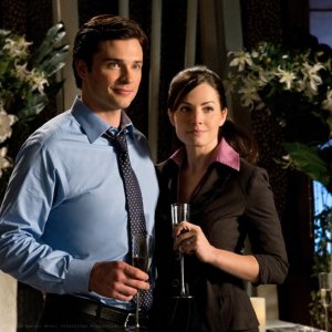 Tom Welling e Erica Durance in una scena dell'episodio Icarus di Smallville