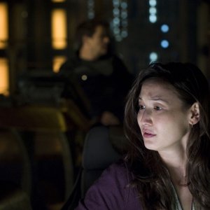 Una preoccupata Jennifer Spence nell'episodio Resurgence di Stargate Universe