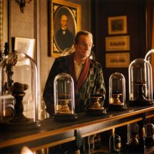 André Dussollier in una scena del film L'esplosivo piano di Bazil