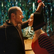 Dany Boon con Julie Ferrier nel film L'esplosivo piano di Bazil