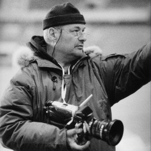 Il regista Jean-Pierre Jeunet dirige il film L'esplosivo piano di Bazil