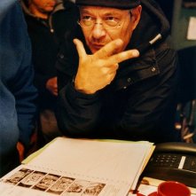 Il regista Jean-Pierre Jeunet sul set del film L'esplosivo piano di Bazil