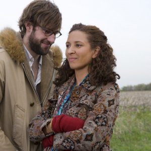 John Krasinski e Maya Rudolph nel film Away We Go