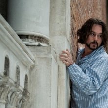 Johnny Depp in una scena del thriller The Tourist
