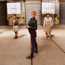 Julie Ferrier tra Marie-Julie Baup e Yolande Moreau nel film L'esplosivo piano di Bazil