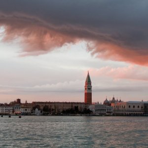 Una suggestiva immagine di Venezia dal thriller The Tourist