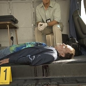 Michael C. Hall e Peter Weller in una sequenza dell'episodio The Big One di Dexter