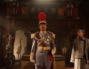 Chow Yun-Fat con Li Jing nel film Let the Bullets Fly
