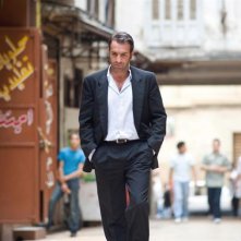 Jean Dujardin in una immagine tratta dal film Un balcon sur la mer