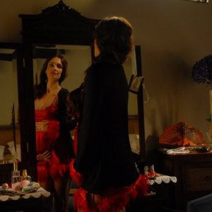 Paz Vega in una scena di La venganza de Don Mendo Rock