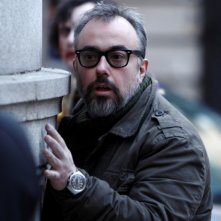 Alex de la Iglesia sul set di Balada triste de trompeta