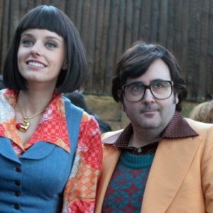 Carolina Bang e Carlos Areces in una scena del film Balada triste de trompeta