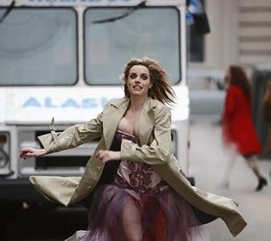 Carolina Bang in una scena del film Balada triste de trompeta