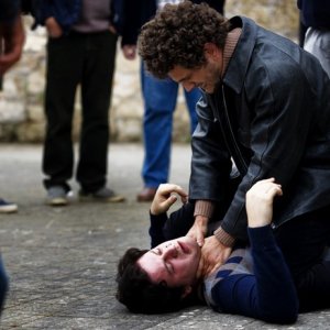 Il Freddo (Vinicio Marchioni) e Ruggero Buffoni (Edoardo Pesce) in una scena del nono episodio di Romanzo Criminale 2