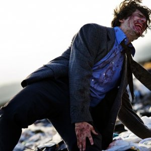 Marco Bocci in una scena tragica del nono episodio di Romanzo Criminale 2